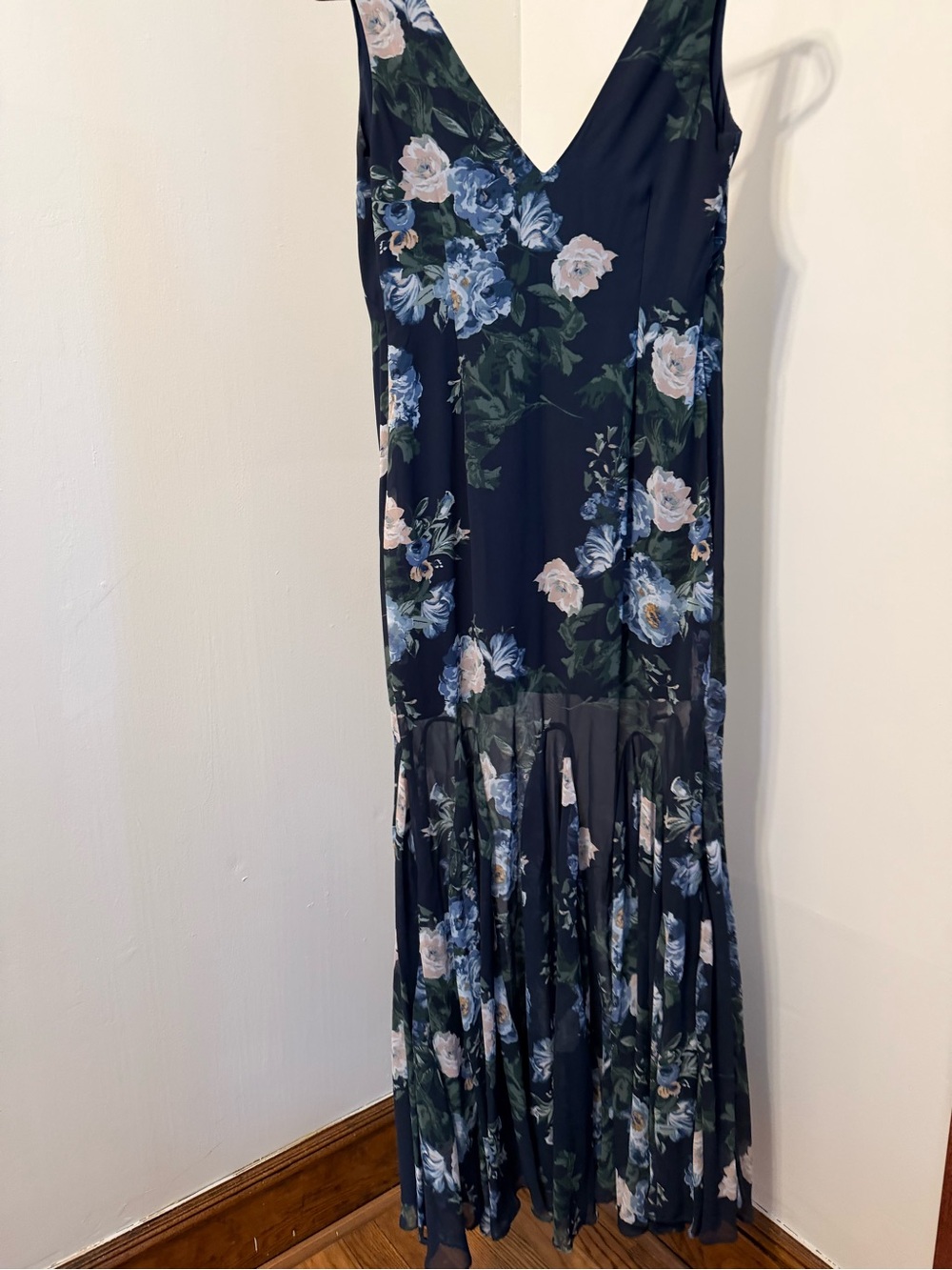 Abercrombie & Fitch Navy Floral V-Neck Fitted-to-Flare Maxi Dress - Picture 4 of 6
